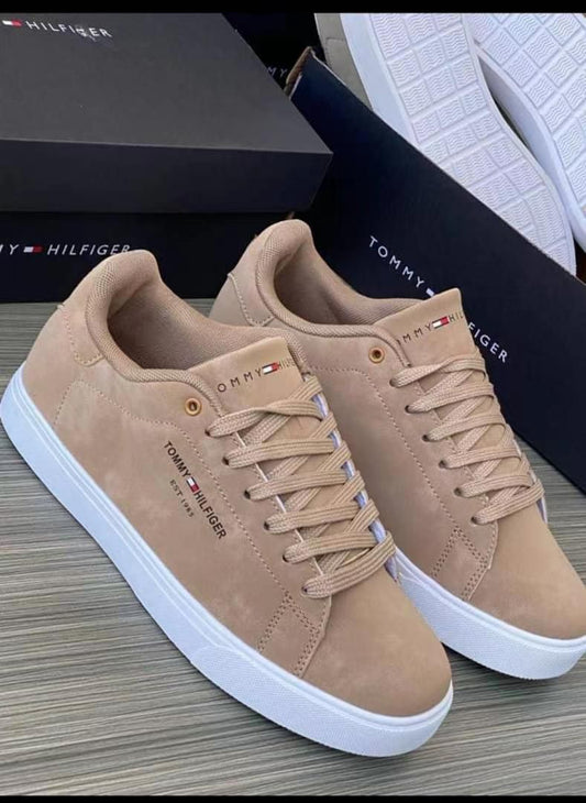 Tommy Hilfiger Sneakers - Timeless American Style & Comfort