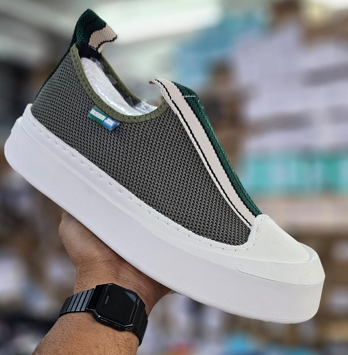 High-Quality Slip-On Sneakers - Effortless Style and Comfort