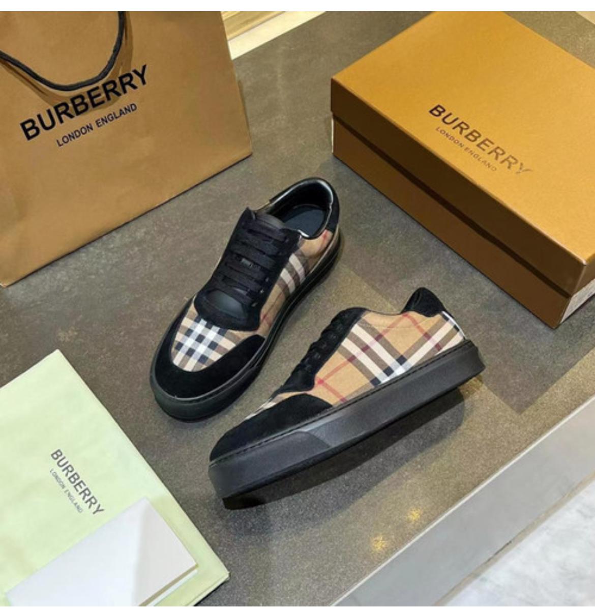 Burberry flat shoes