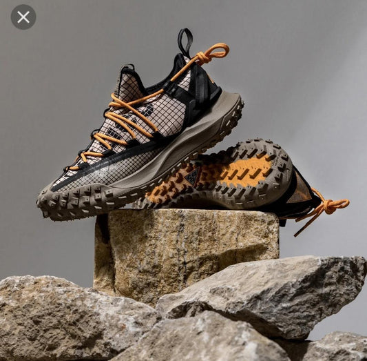 Nike ACG Mountain Fly Low - Built for Adventure, Ready for Any Terrain