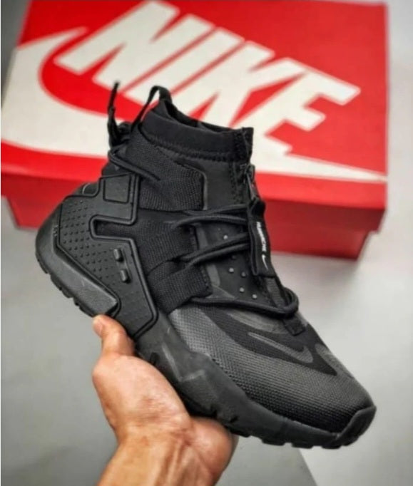 Nike Air Huarache Gripp Sneakers - Bold Design, Maximum Comfort